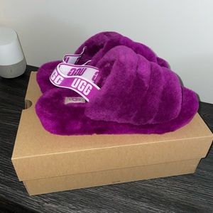 UGG Fluff Yeah Slippers - Size 9 - Electric purple